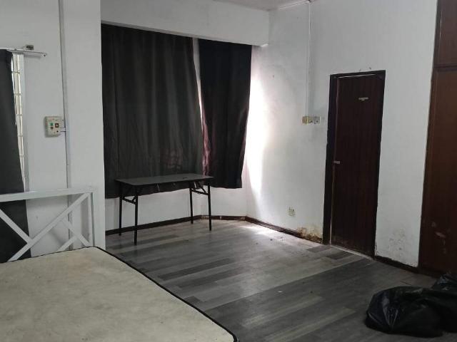 Master Bedroom @ Puchong / Zero Depo Available