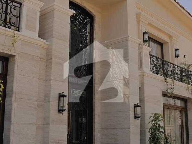 Master peice class home 1000 sq. Yards villa for sale