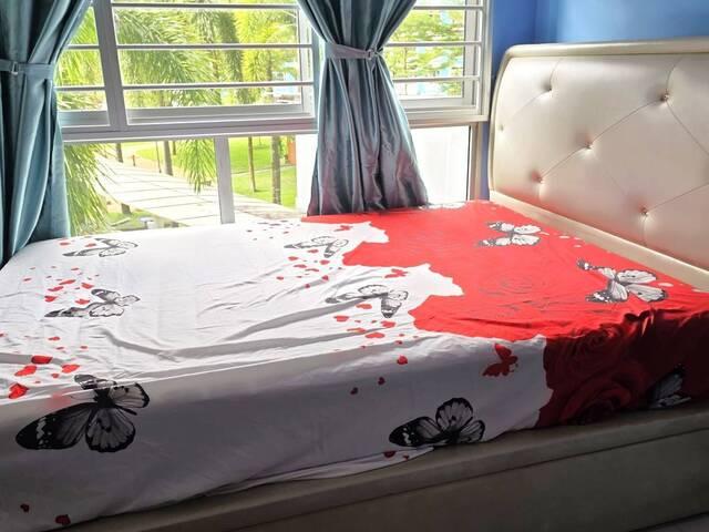 Master Rom for rent at Blk 571C Woodlands Avenue 1