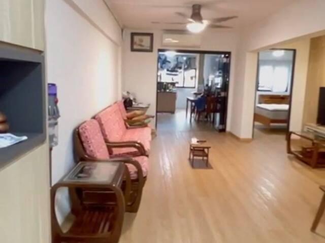 Master room @ 64 Telok Blangah Drive $1200 for 1 lady aircon wifi