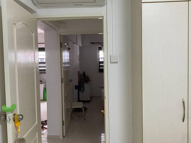 Master room @ 64 Telok Blangah $1200 for 1 lady aircon wifi