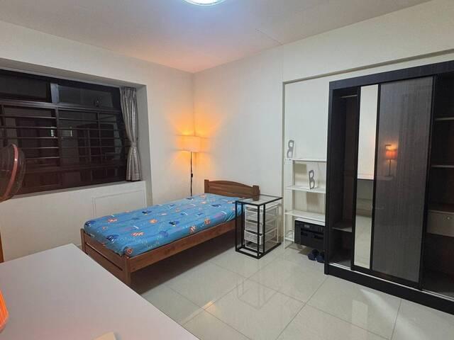 Master room @ 28c Dover $1400 for 1 guy walk to Dover MRT, ATTACHED BATHROOM