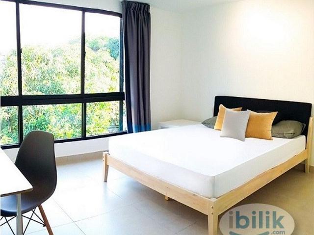 Master room 2 min walk to lrt very convenient, yet private
