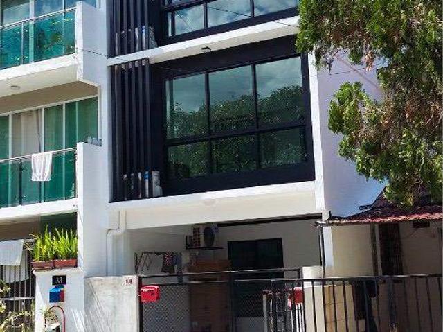 Master room 2 min walk to lrt convenient, yet private