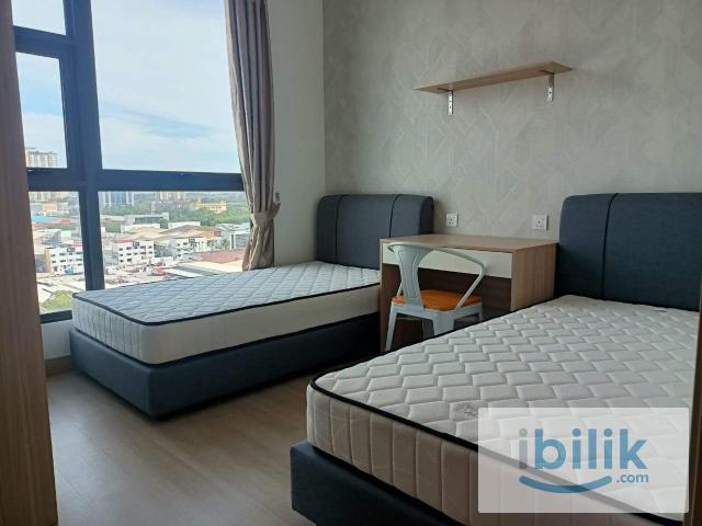 Master room to rent in The Grand ss13