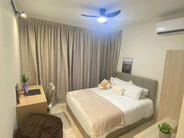 Master Room Walk 3 min to LRT Kelana Jaya Line Asia Jaya Station with Cover Walk Way Petaling Jaya Room For Rent