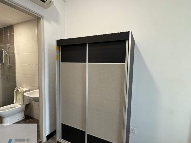 Master room / walking 5 min to KTM to Mid valley