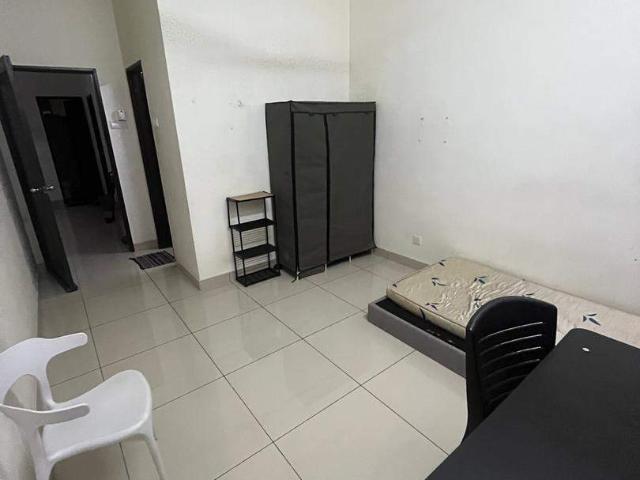 Master room with own toilet kajang residensi zamrud