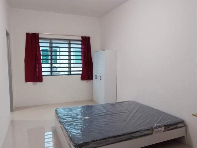 Master Room with Own Private Toilet for Rent at Aeon Station 18 Ipoh, Perak only for Chinese Ladies