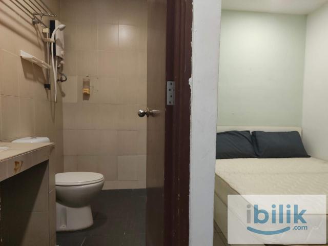Master Room with Attached Hotel Style Bathroom near Maluri MRT/LRT & Velocity