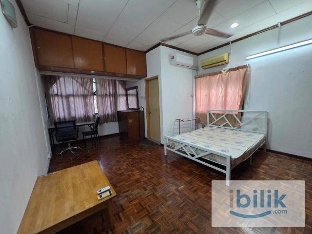 Master room with A/c walking distance to kelana LRT