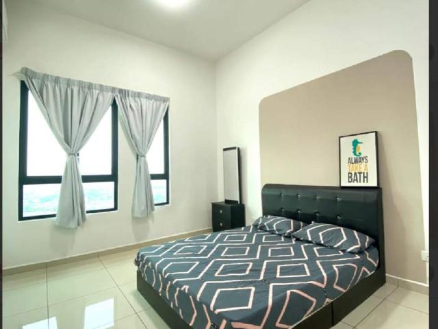 master room with aircond