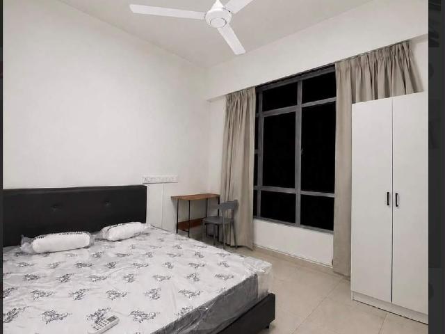master room with aircond