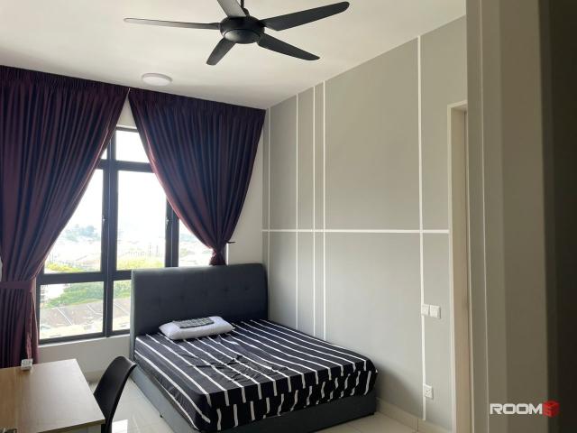 Master Room with Big Window and private toilet for rent!Walking distance 2 mins to MRT and 8 mins to NSK