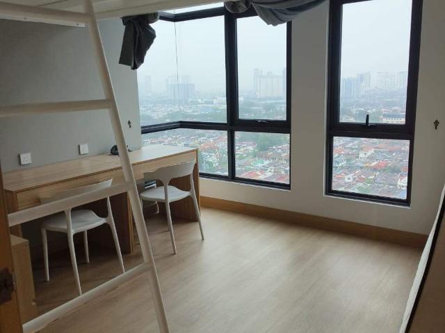 Master Room With Floor To Ceiling Window At SS15