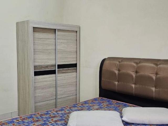 Master Room With Private Bathroom and CarPark