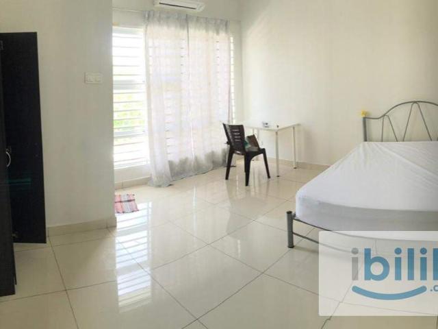 Master Room with Private Bathroom at Bandar Botanic Klang