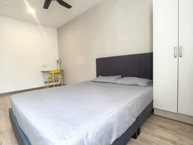 Master room with private bathroom at Jalan Ipoh, ️Walking distance to Kentomen MRT at 1 min only