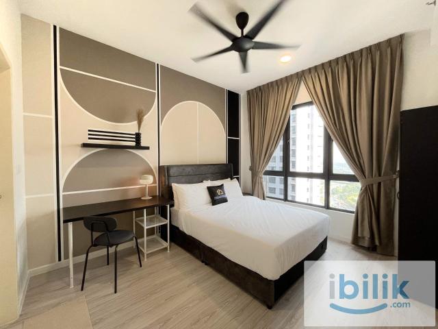 Master room with Private bathroom at Meta Residence, Female unit only, 3min walk to MRT direct to TRX