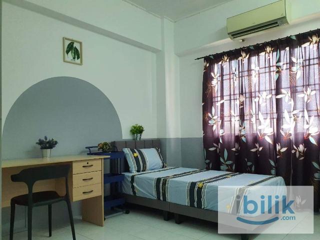 Master room with private bathroom @ MRT/ UTAR/ Sg Long/ Kajang