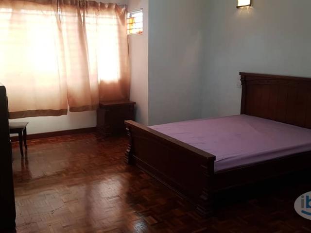 [Master room with private bathroom] Spacious Master Room at Kota Damansara, Petaling Jaya