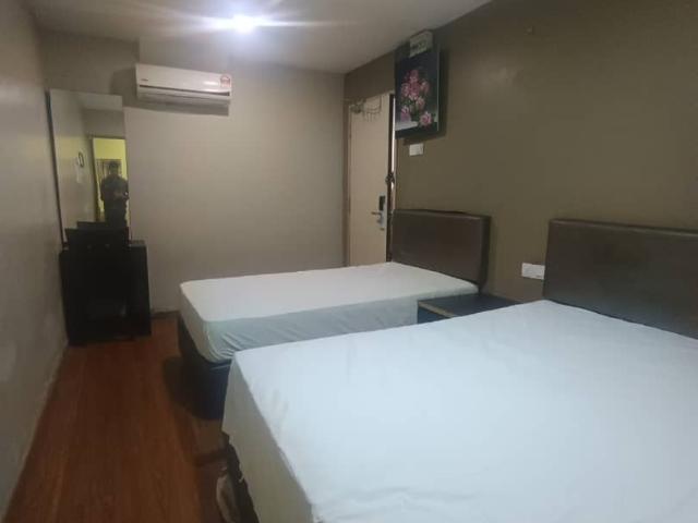 Master room with private bathroomnear kipmall, 10 min to ciq, bank and restaurant nearby