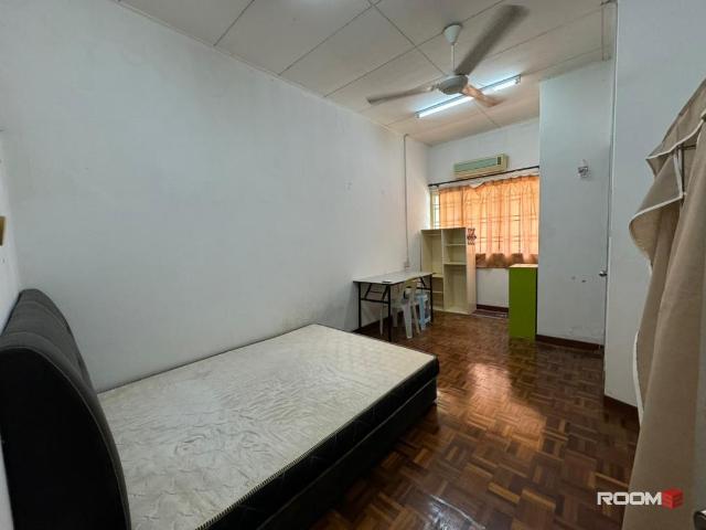 Master Room With Private Toilet PJ KOTA DAMANSARA