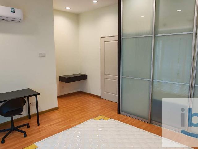 Master Room with Toilet Jalan Sumazau