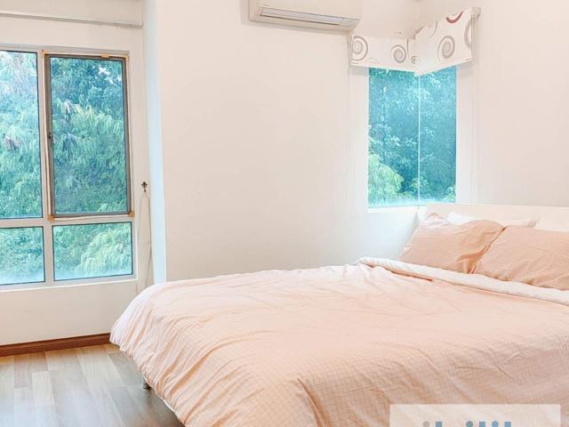 Master Room A/C Hot Bath, near Olive Hill, UPM MRT. Bayan Villa