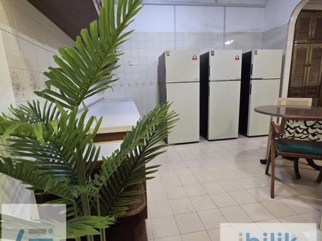Master Room Aircond Private Bathroom 3 min walk LRT