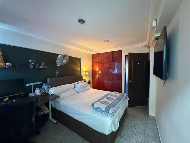 Master room at 503 ang mo kio avenue 5 for rent! Aircon wifi!