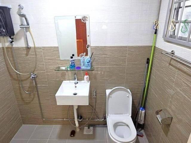 Master room at 666 Woodlands Ring Road