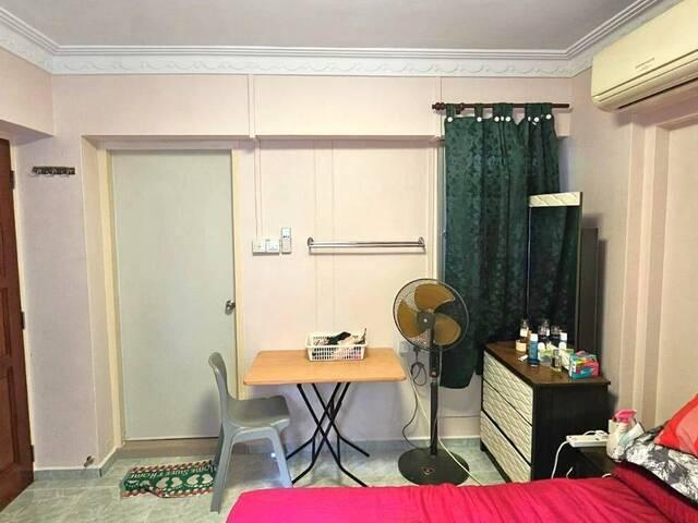 Master room at 666 Woodlands Ring Road. No Agent Fee