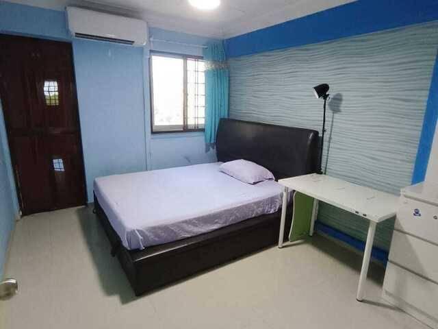 Master room at 715 clementi west street 2 for rent! Aircon wifi! Cooking allowed!