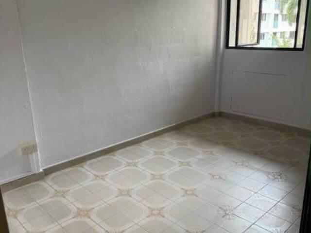 Master room at 144 Bukit Batok west avenue 6 for rent! Wifi available!