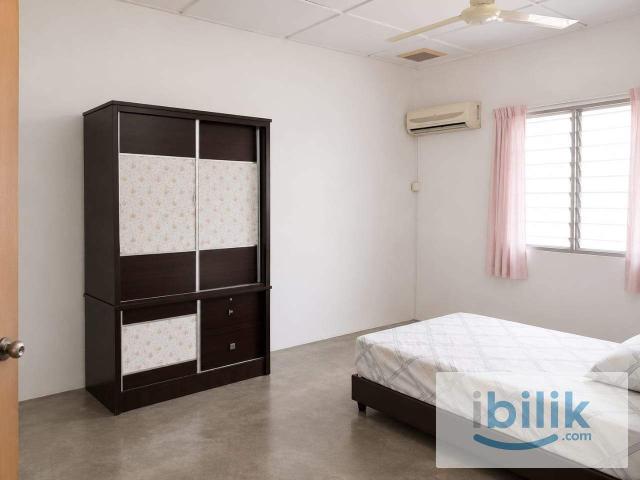 Master room at Taman Bukit Serdang, Seri Kembangan