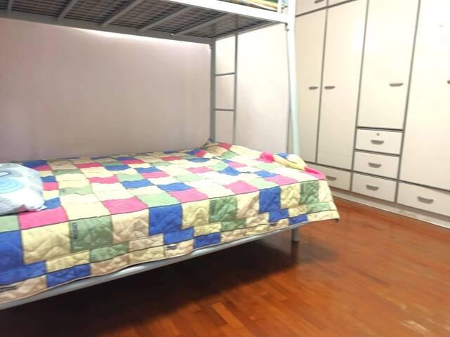 Master room at Blk 228 Jurong East Street 21. Near to Chinese Garden MRT. NO AGENT FEE