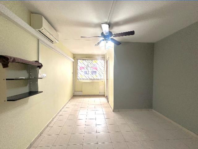 Master room at Blk 236 Choa Chu Kang Central!