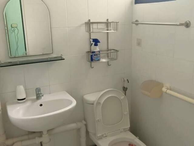 Master room at Blk 319 Hougang Avenue 5. Near to Hougang MRT! no agent fee