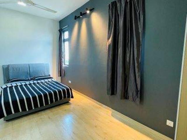Master Room at Parkhill Bukit Jalil 15mins walk to APU University 10 mins walk to LRT Bukit Jalil