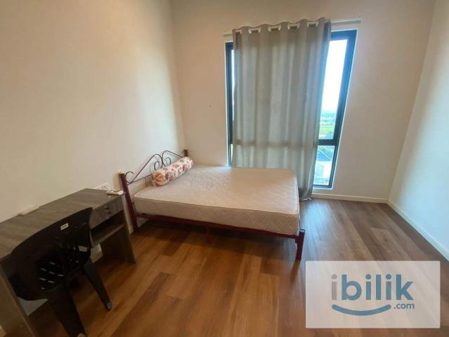 Master Room at Suasana @ Utropolis, Batu Kawan