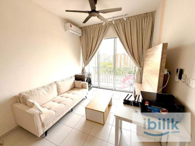Master Room Attached Bathroom w/ Living Room & Sofa, 30m to LRT