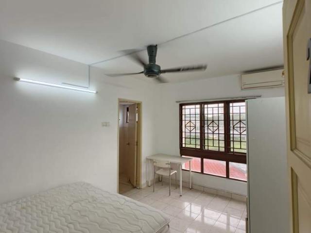 Master Room attached bathroom @Palm Spring, Kota Damansara