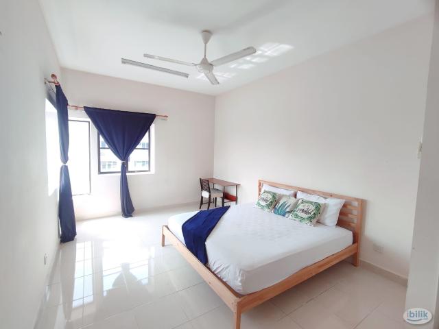 Master room available at pelangi utama