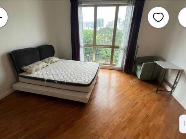 Master Room available from 1/08.