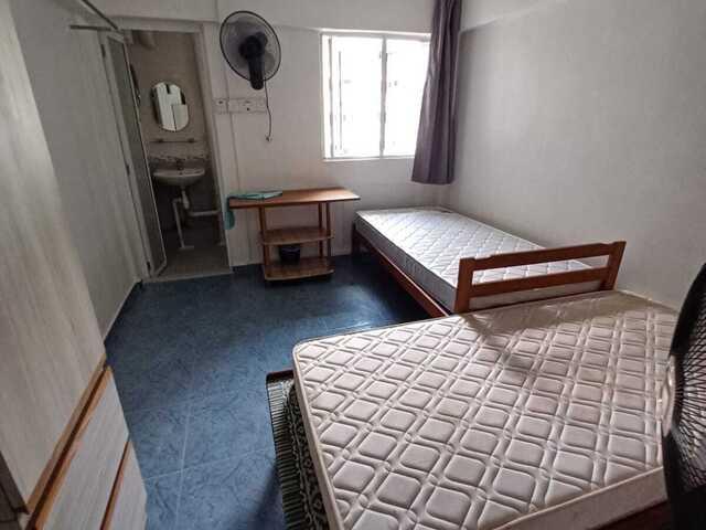 Master Room Blk 211 Ang Mo Kio Ave 3 @ $900/$1100 WIFI
