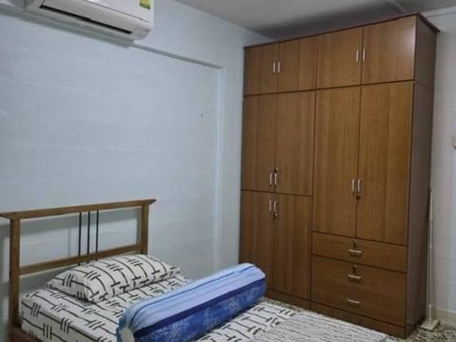 Master Room Blk 421 Ang Mo Kio Ave 10 @ $1050 AC/WIFI