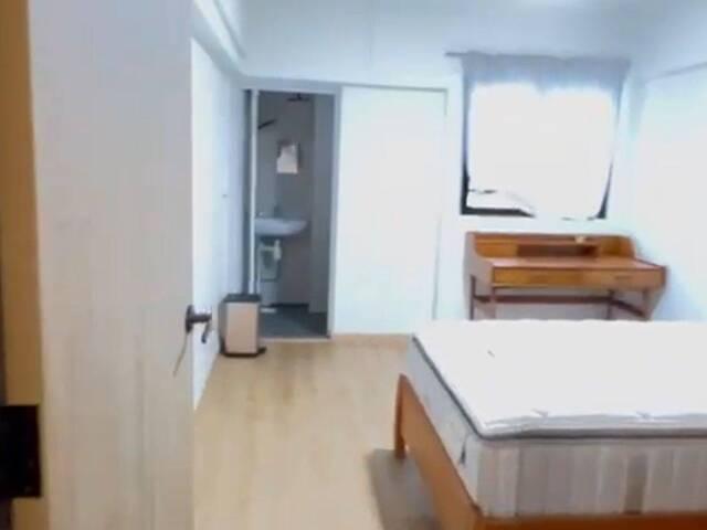 Master room @ Blk 63 Telok Blangah 1 guy aircon wifi $1200 own bathroom