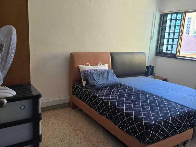 Master Room Blk 644 Ang Mo Kio Ave 4 @ $1000 / $1200 AC/WIFI