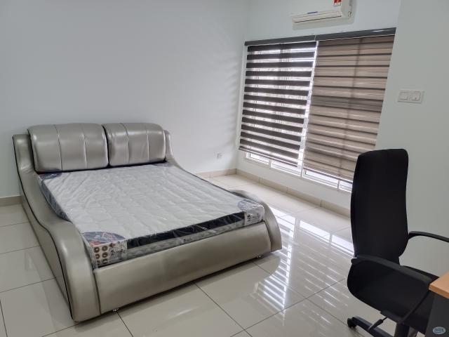 Master Room c/w Private Bathroom & Included Utility & Unifi for Rent in Bandar Botanic Gated Guarded House